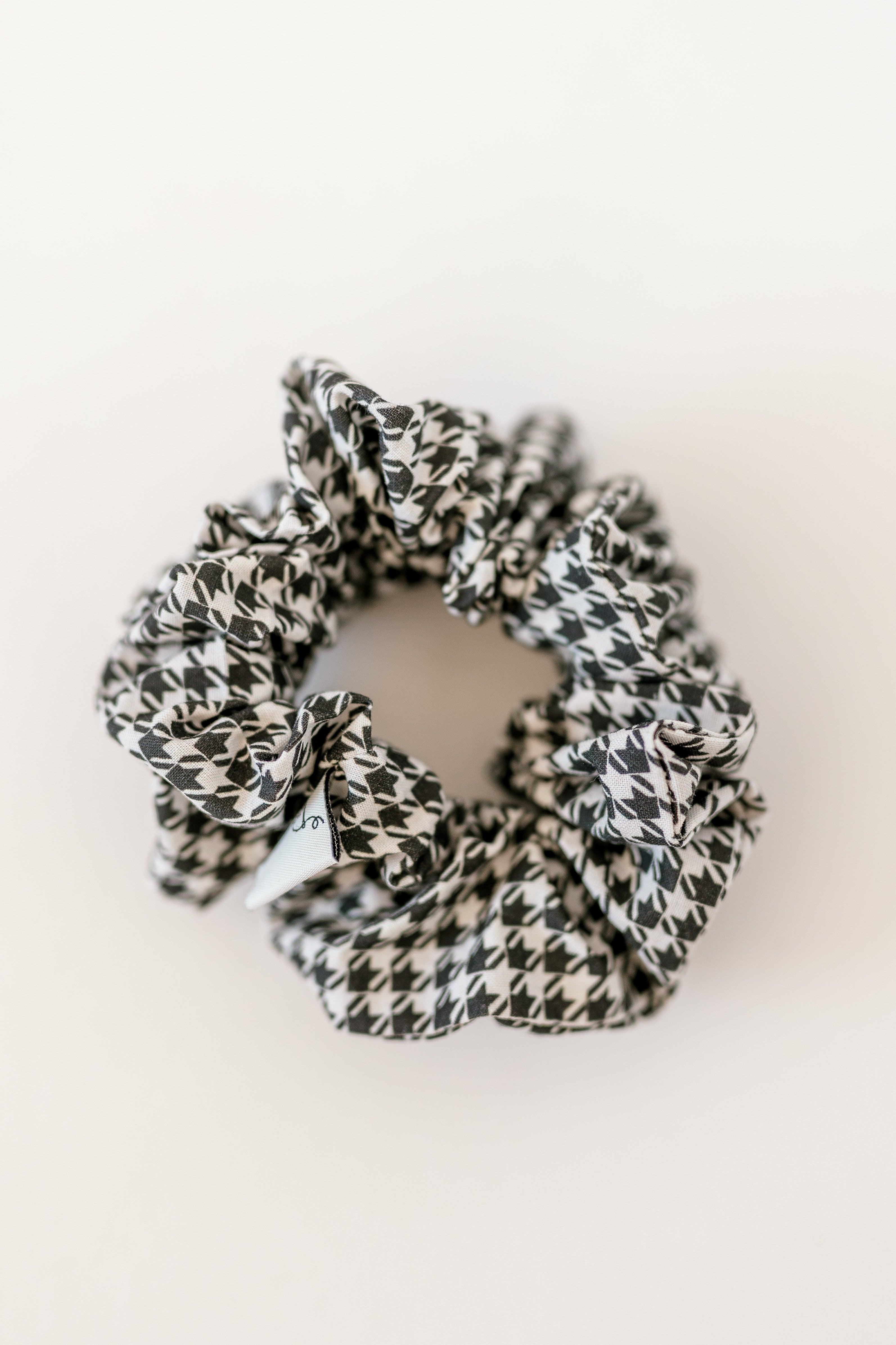 Houndstooth Black & White Scrunchie NEW Houndstooth Print Scrunchie, Black and White Hounds Tooth  main image 3